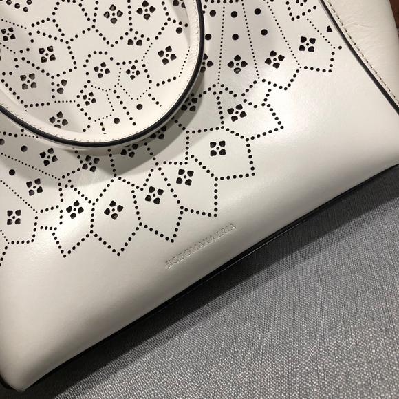 **NEW** AUTHENTIC WHITE BCBG HANDBAG. - Picture 2 of 8